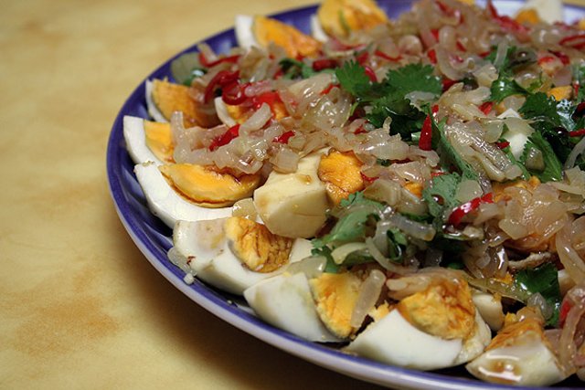 Тайский салат из яиц