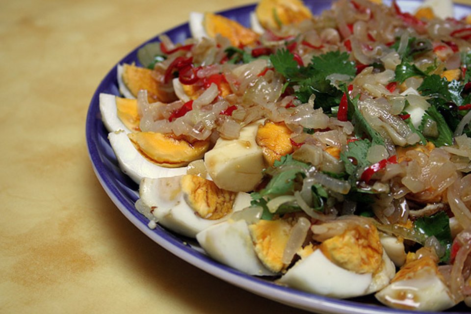 Что приготовить из вареных яиц: тайский салат – рецепт и советы [Рецепты]