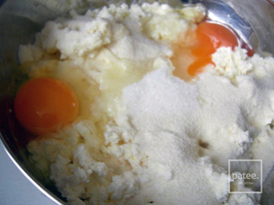 Творожный пирог с черносливом и морковью - Шаг 2