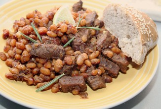 Пряное мясо с фасолью
