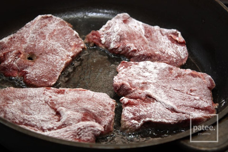 Тушеная говядина в томатном соусе - Шаг 1