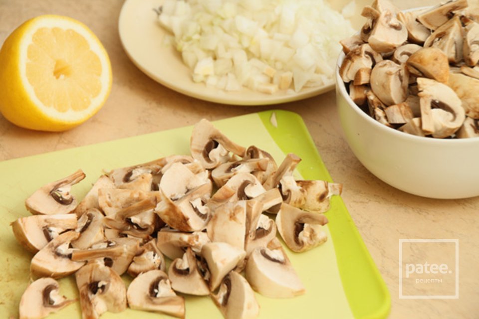 Киш с шампиньонами и салом - Шаг 3