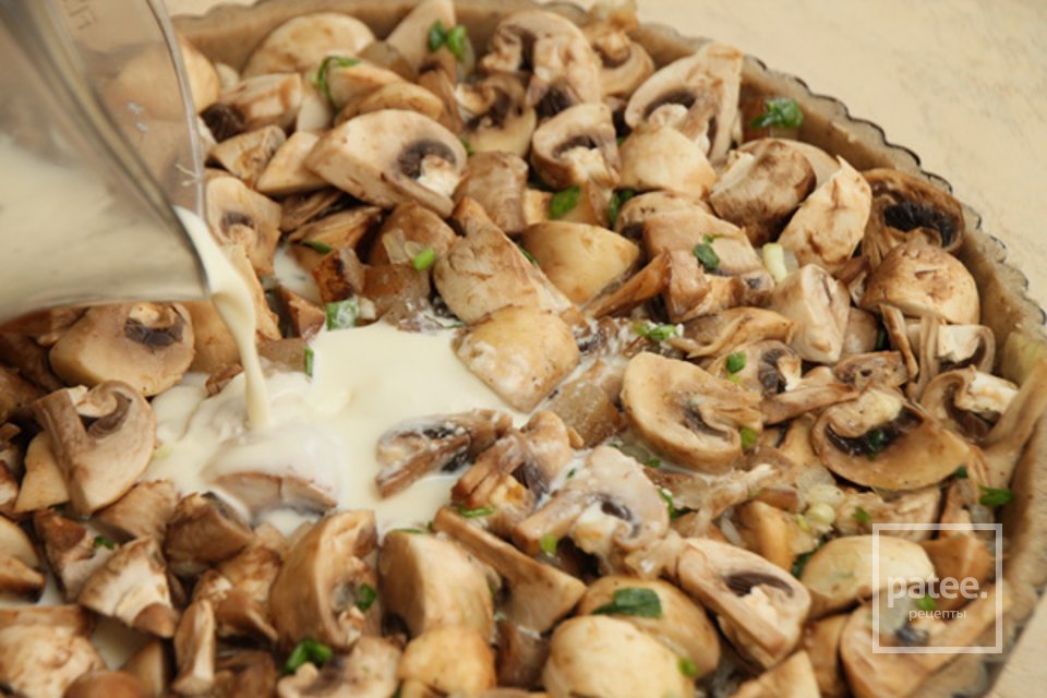 Киш с шампиньонами и салом - Шаг 5