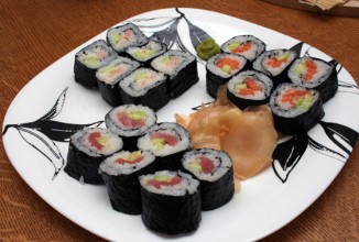 Маки суши (Сякэ маки, эби маки)