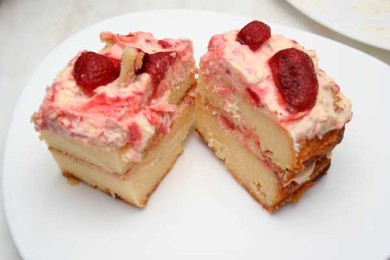 Рецепт Творожный торт с клубникой