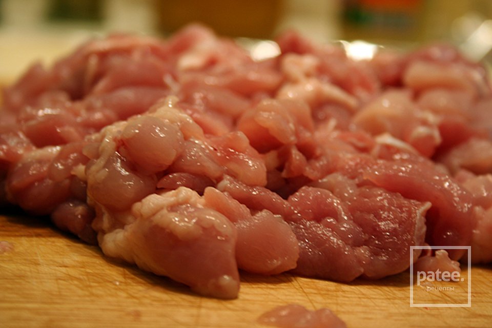 Слоеные пирожки с курицей и сыром - Шаг 1