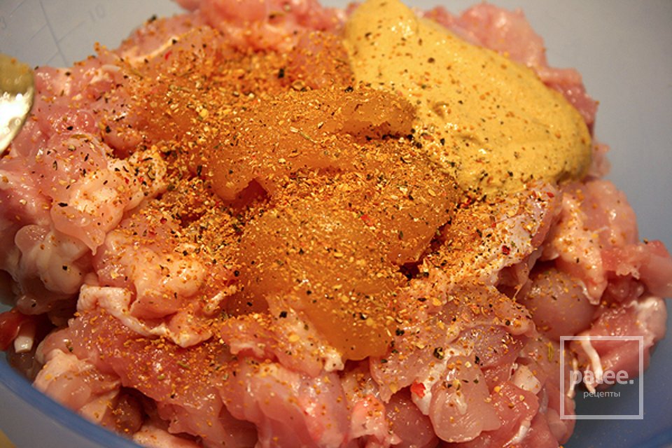 Слоеные пирожки с курицей и сыром - Шаг 2