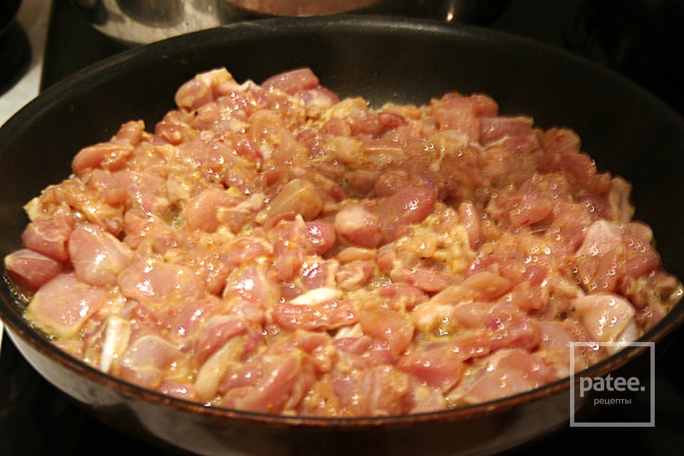 Слоеные пирожки с курицей и сыром - Шаг 3