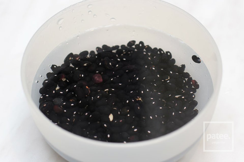 Чили из черной фасоли и баклажан - Шаг 1