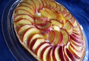 Открытый пирог с персиками
