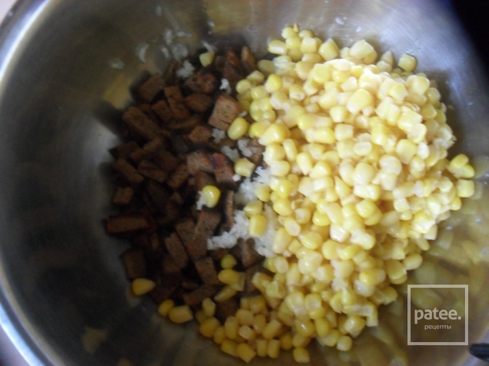 Салат из ржаных сухариков "Кризис" - Шаг 3