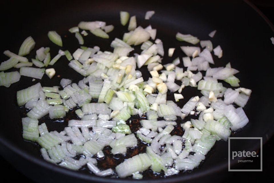 Паста с семгой и креветками - Шаг 1