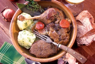 Утка по-деревенски с квашеной капустой