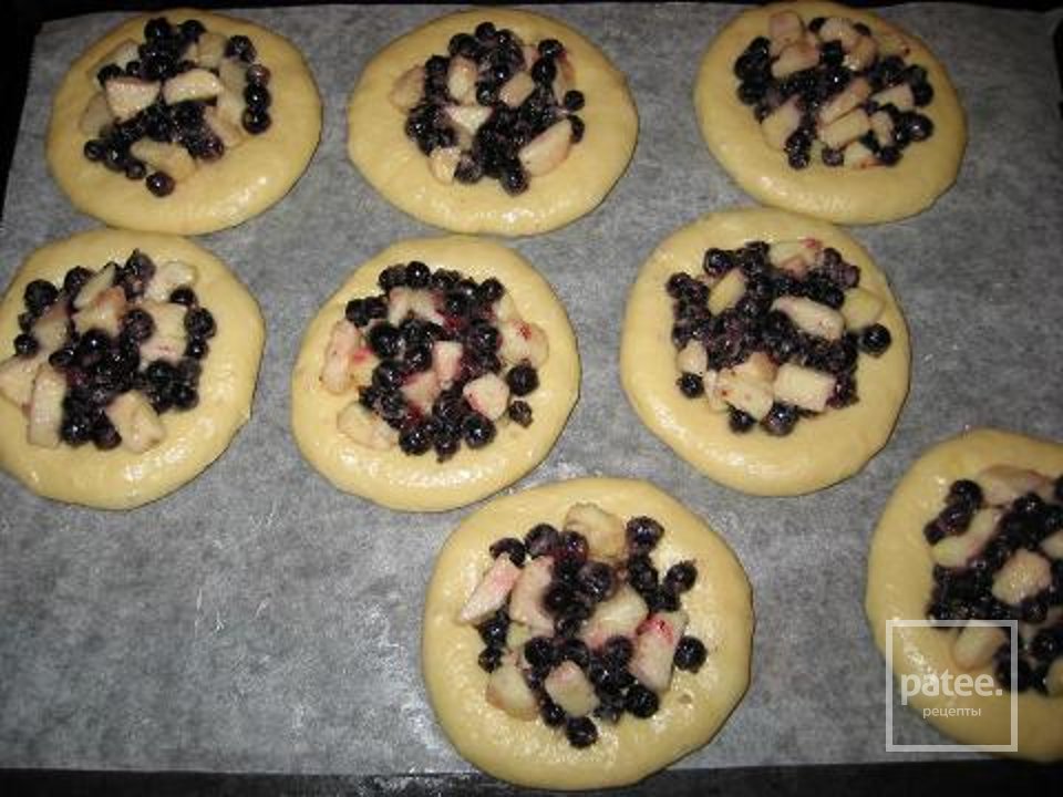 Ватрушки с ягодами - Шаг 2