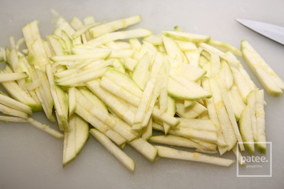 Салат с проростками фасоли маш - Шаг 2