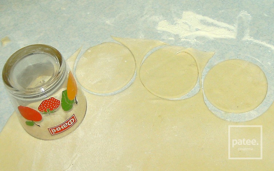 Пельмени с начинкой из вареного мяса - Шаг 4