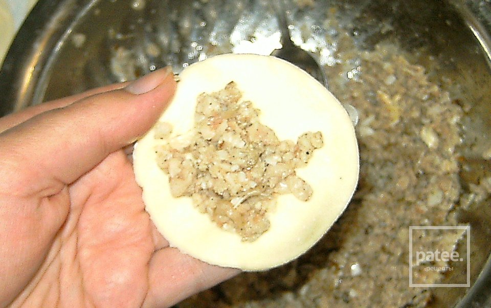 Пельмени с начинкой из вареного мяса - Шаг 5