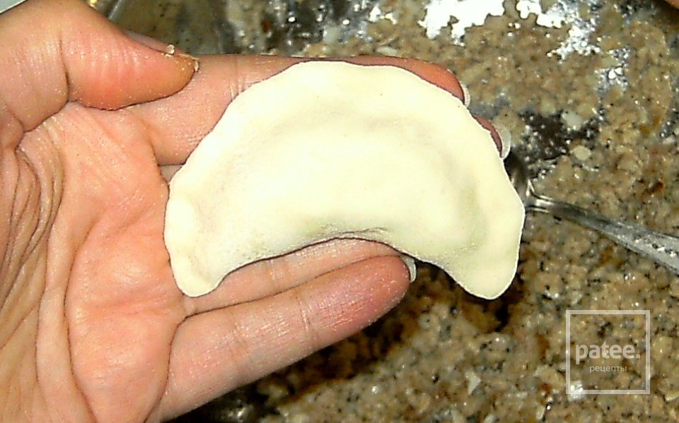 Пельмени с начинкой из вареного мяса - Шаг 6