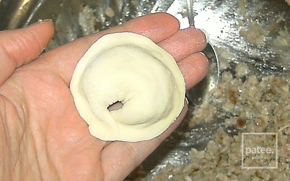 Пельмени с начинкой из вареного мяса - Шаг 7