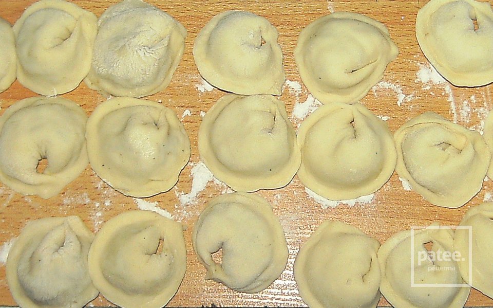 Пельмени с начинкой из вареного мяса - Шаг 8