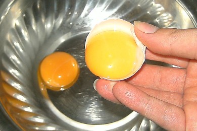 Яичный рулет с рисом и рыбой - приготовление