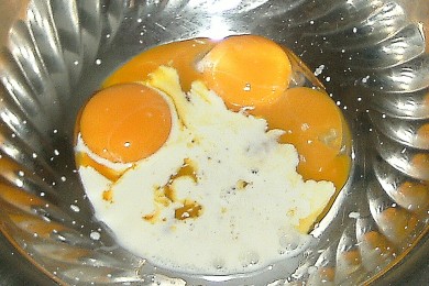 Яичный рулет с рисом и рыбой - приготовление