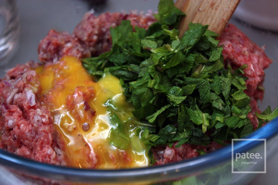 Тефтели в томатном соусе с мятой - Шаг 3