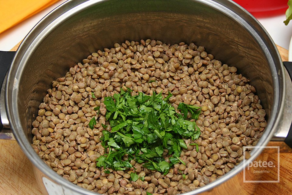 Салат из чечевицы с копченой рыбой - Шаг 4