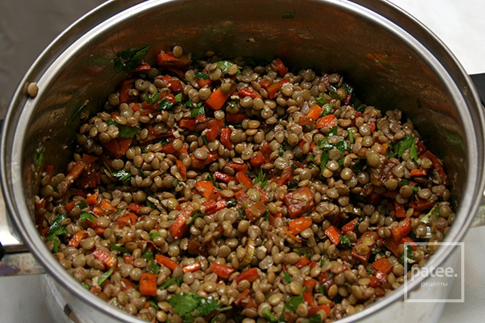 Салат из чечевицы с копченой рыбой - Шаг 8