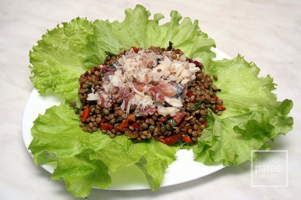 Салат из чечевицы с копченой рыбой - Шаг 11