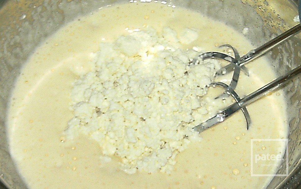 Быстрый пирог с яблоками и творогом - Шаг 7