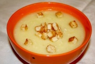 Суп с чесноком и гренками