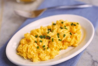 Яичница с чесноком