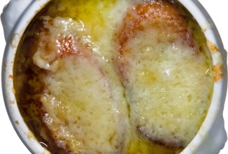 Суп луковый запеченный с сыром