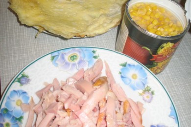 Салат из копченого окорочка и омлета - Шаг 2