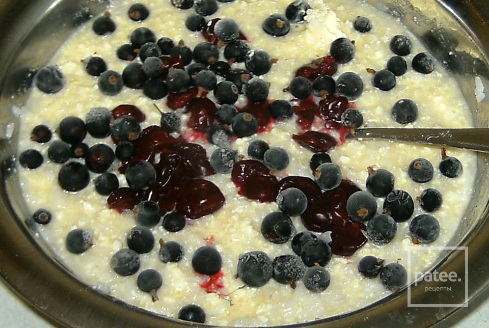 Творожная запеканка с ягодами - Шаг 6