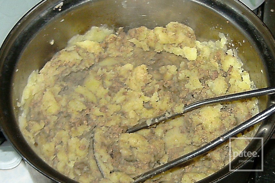 Дрожжевые пирожки с картофелем и печенью - Шаг 3