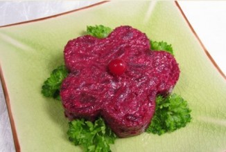 Салат со свеклой и черносливом