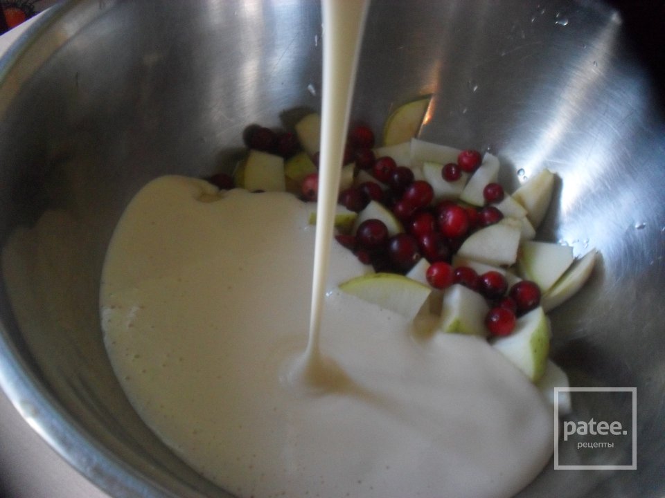 Шарлотка с клюквой - Шаг 3