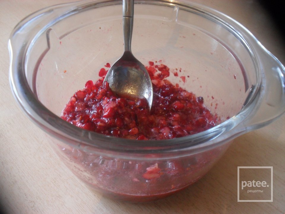 Клюквенный мусс со взбитыми сливками - Шаг 1