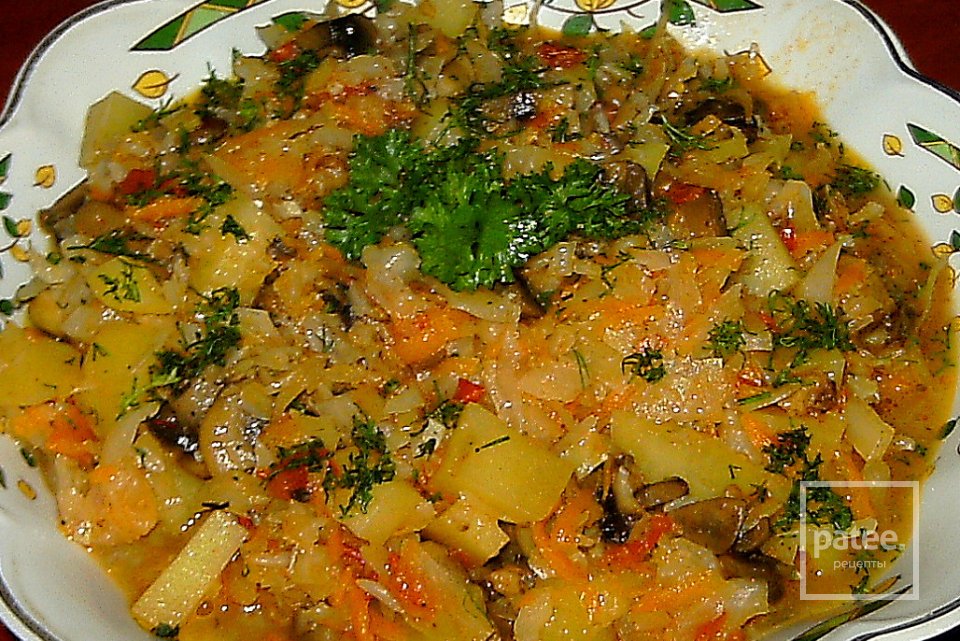 Капуста тушеная с грибами - Шаг 10