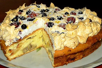 Бисквит с фруктами и воздушной корочкой