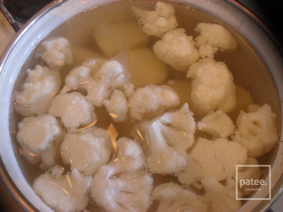 Суп - крем с плавленым сыром и гренками - Шаг 1