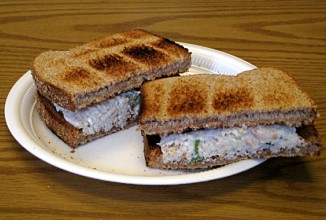 Бутерброды с тунцом и сыром