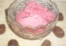 Клубничное сорбе с ванильным йогуртом