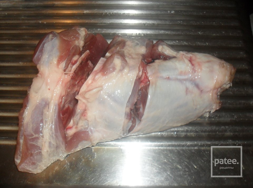 Запеченная свиная рулька с кинзой - Шаг 1