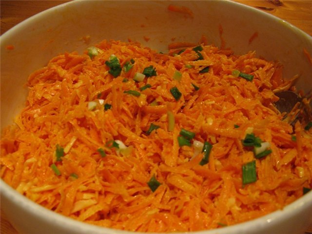 Салат с морковью и грецкими орехами