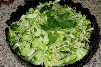 Рецепт Салат из свежей капусты с огурцами