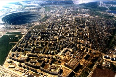 Кто в каком городе живет?