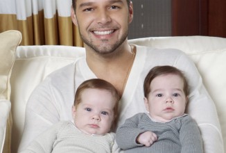 Рики Мартин показал, как заботится о своих детях .